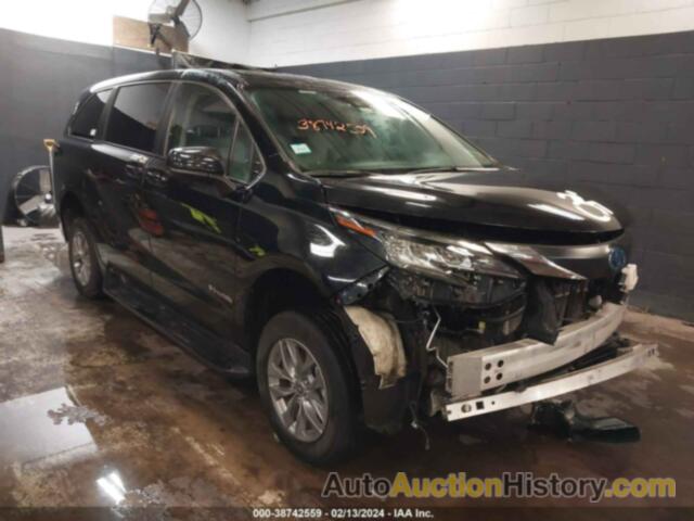 TOYOTA SIENNA LE, 5TDKRKECXNS108563