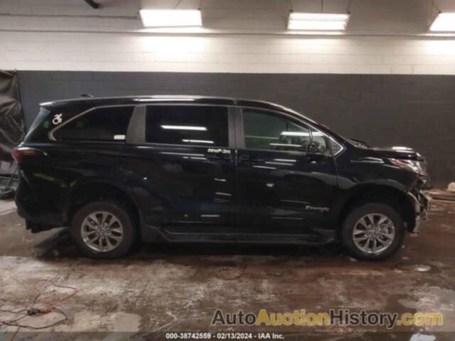 TOYOTA SIENNA LE, 5TDKRKECXNS108563