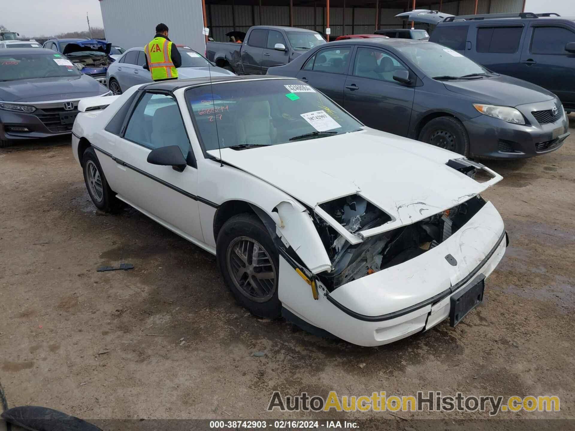 PONTIAC FIERO, 1G2PE11RXJP215840