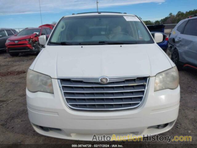 CHRYSLER TOWN AND COUNTRY, 