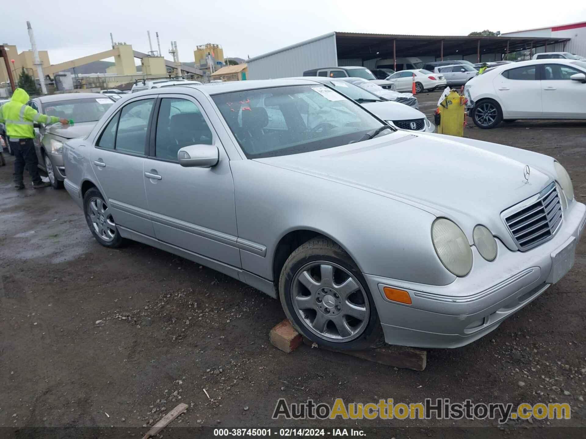 MERCEDES-BENZ E 320, WDBJF65J4YB093109