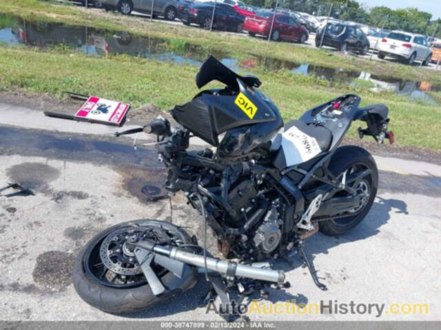 SUZUKI GSX800 R, JS1EM11B3P7100511