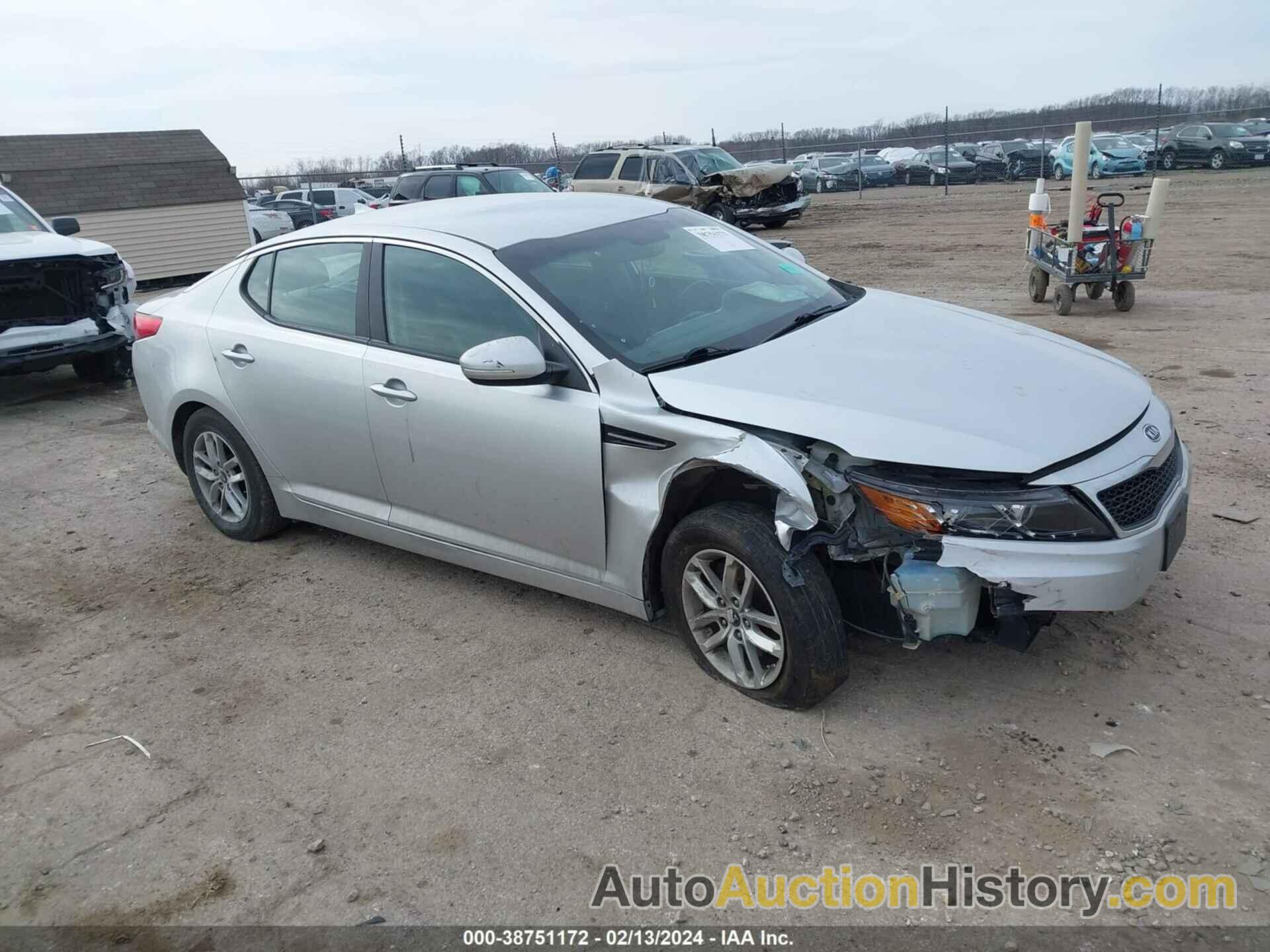 KIA OPTIMA LX, KNAGM4A72B5187122