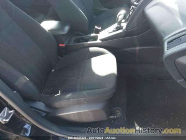 FORD FOCUS SE, 1FADP3K26GL370865