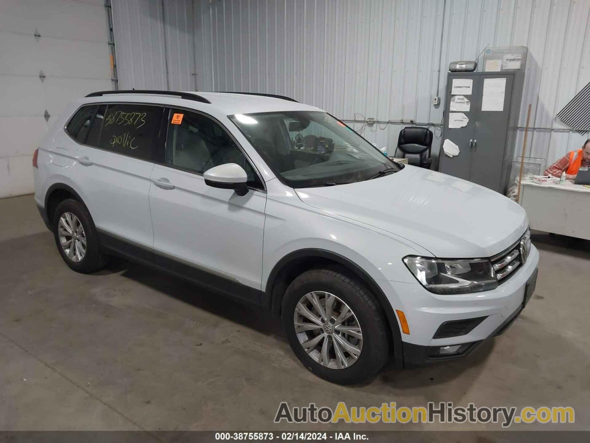 VOLKSWAGEN TIGUAN, 3VV2B7AX8JM018463