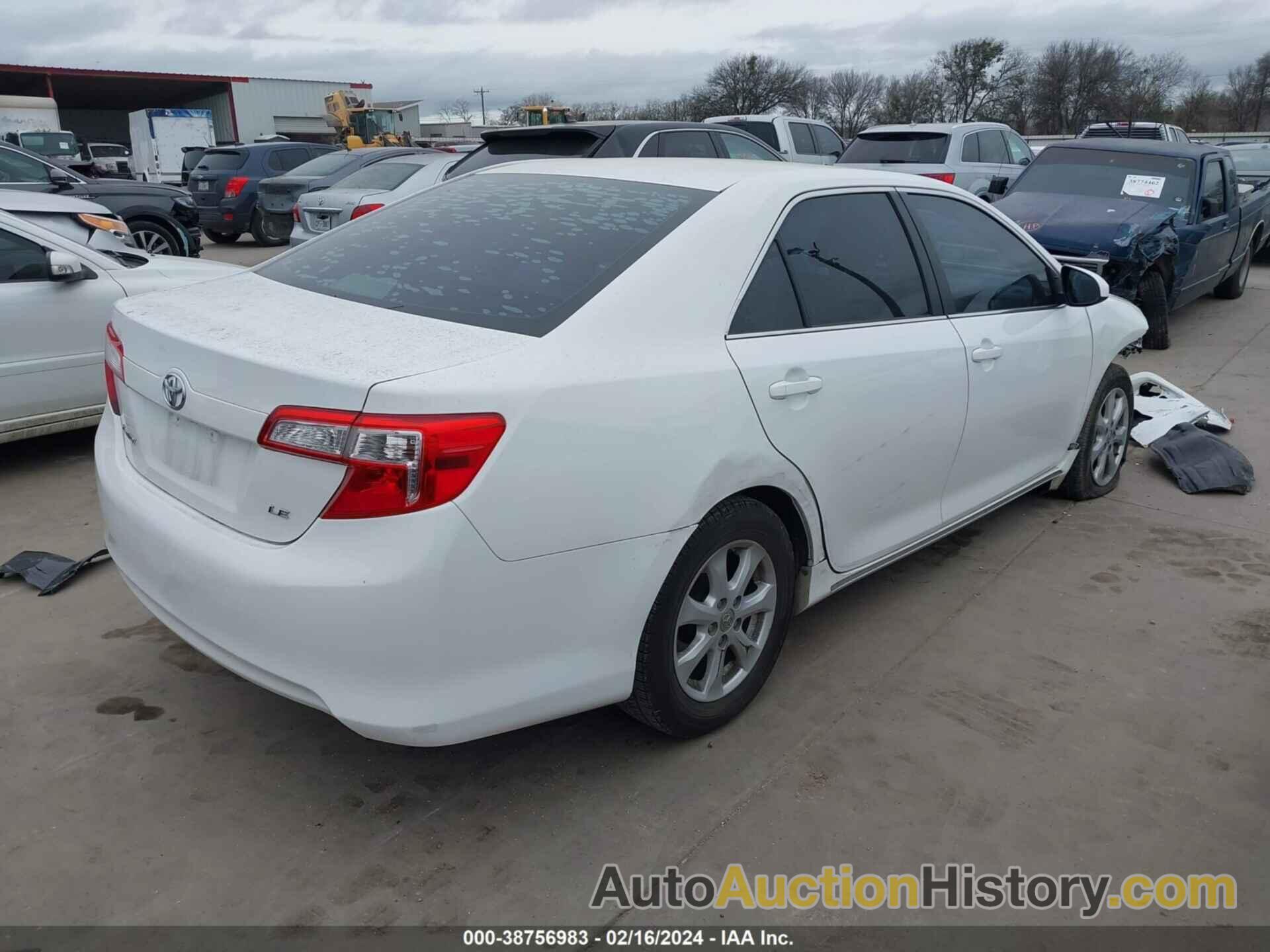 TOYOTA CAMRY SE/LE/XLE, 4T4BF1FK5CR201512