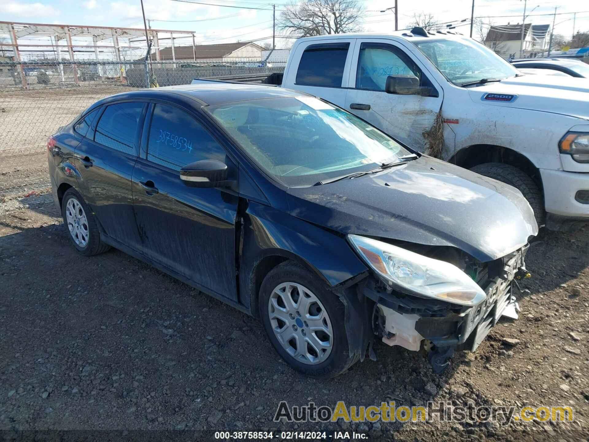 FORD FOCUS SE, 1FAHP3F21CL434204