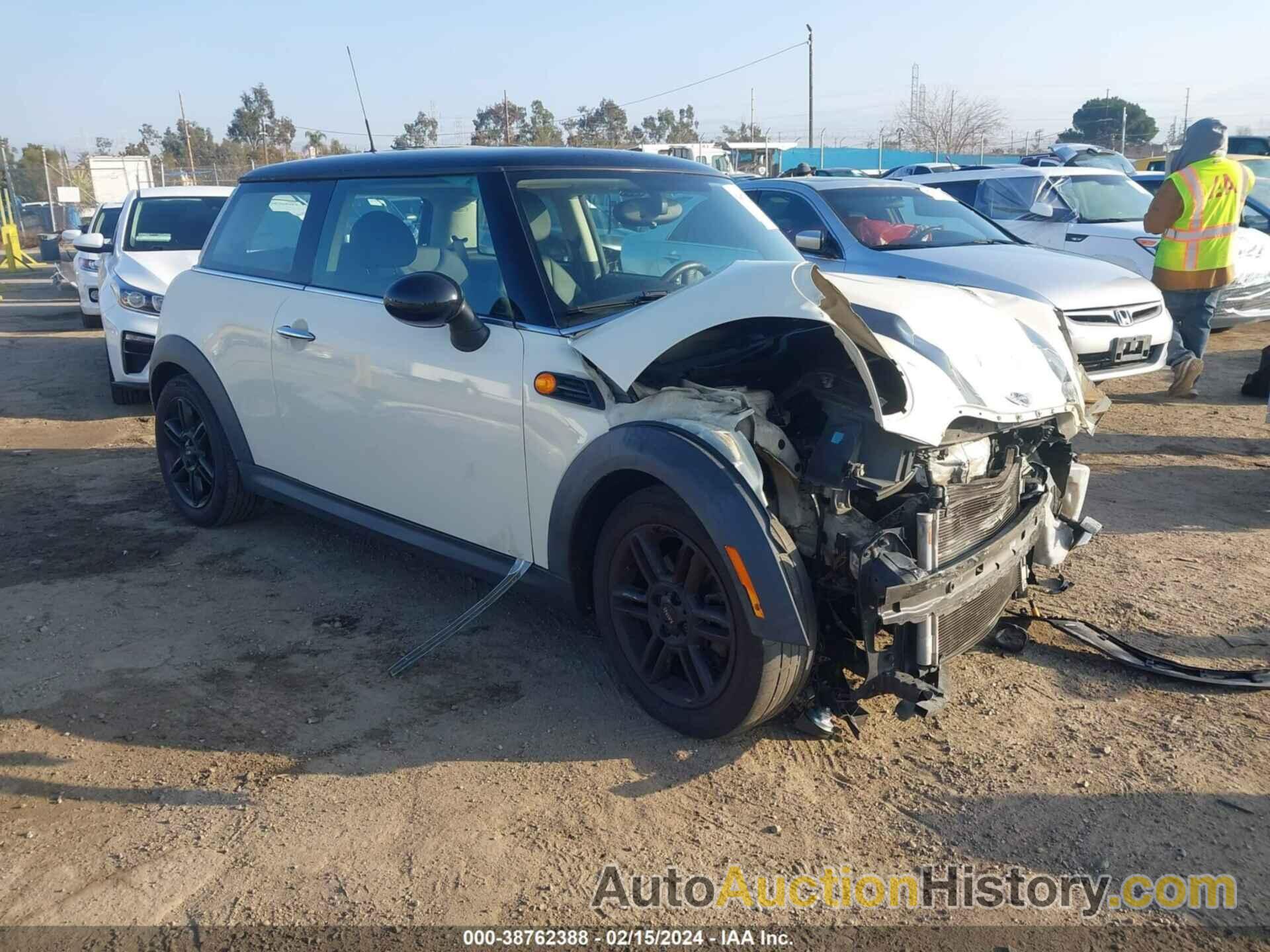 MINI COOPER, WMWSU3C59DT689396