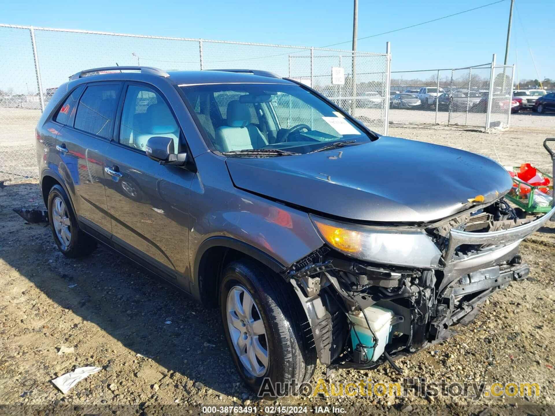 KIA SORENTO LX, 5XYKT4A25DG389161