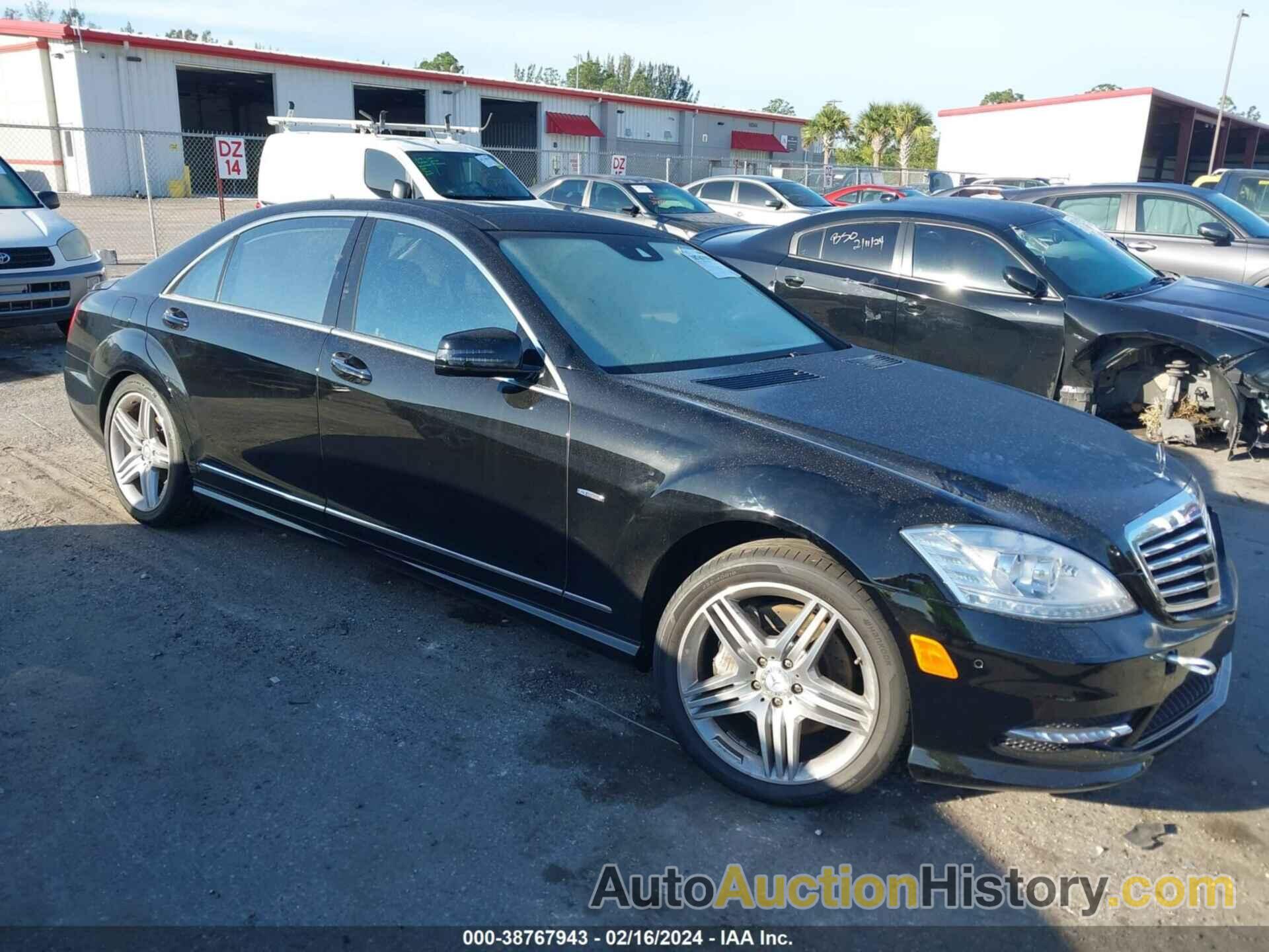 MERCEDES-BENZ S 550, WDDNG7DB1CA470399