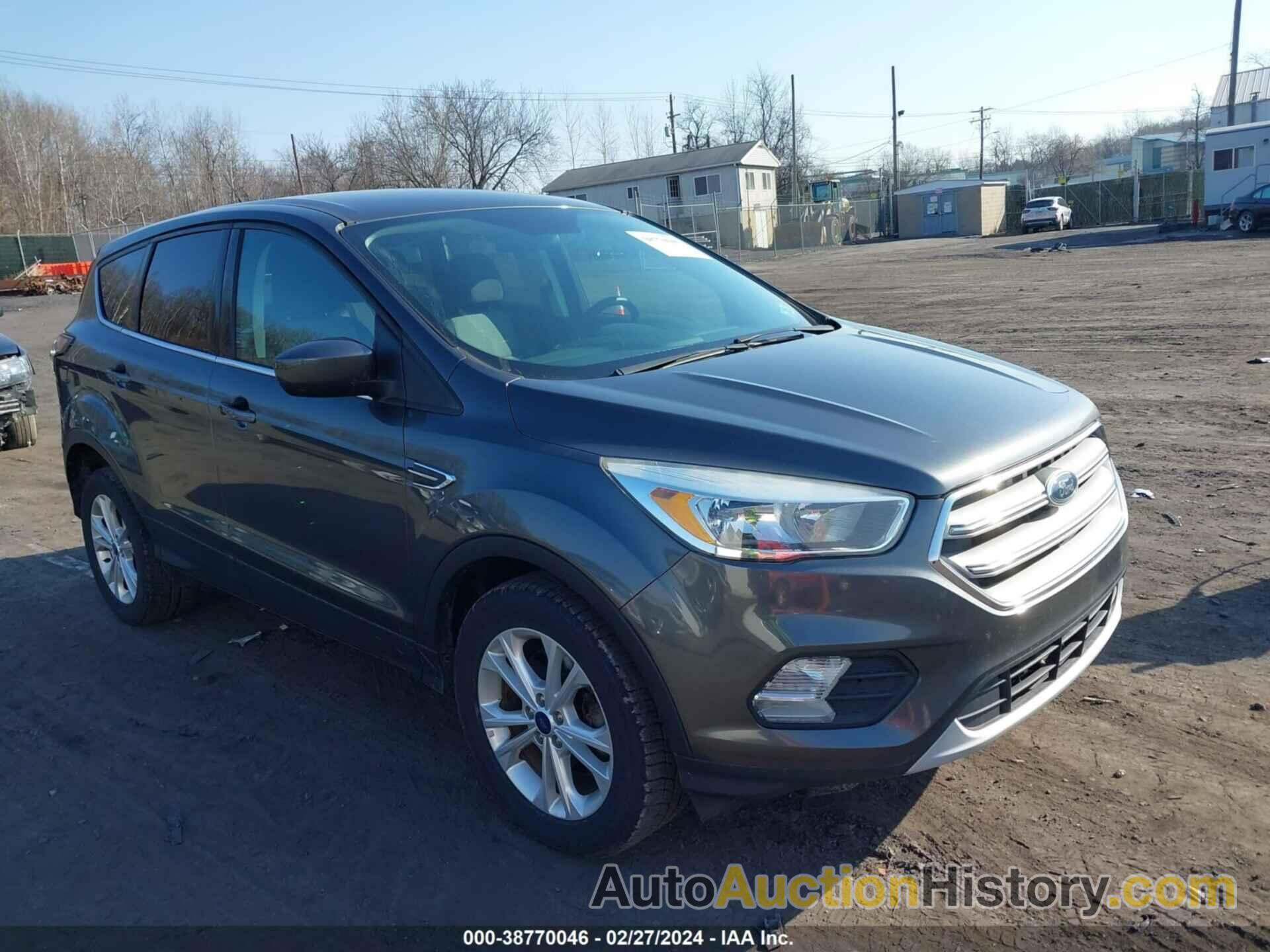 FORD ESCAPE SE, 1FMCU9GD9HUC17903