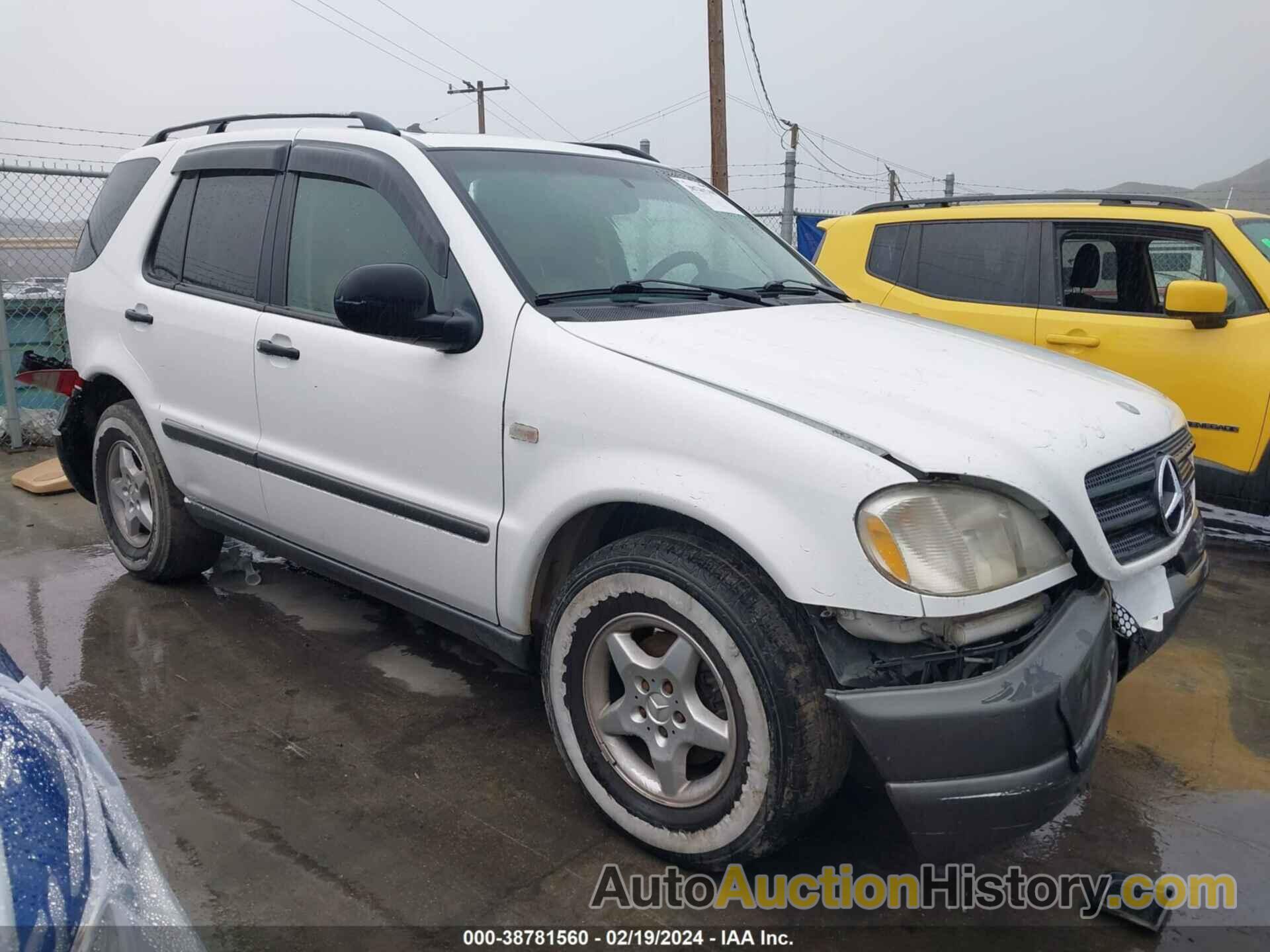 MERCEDES-BENZ ML 320, 4JGAB54E8XA097451