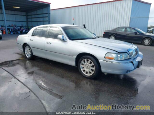 LINCOLN TOWN CAR SIGNATURE LIMITED, 2LNHM82VX9X618743