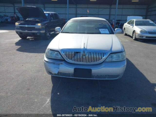 LINCOLN TOWN CAR SIGNATURE LIMITED, 2LNHM82VX9X618743