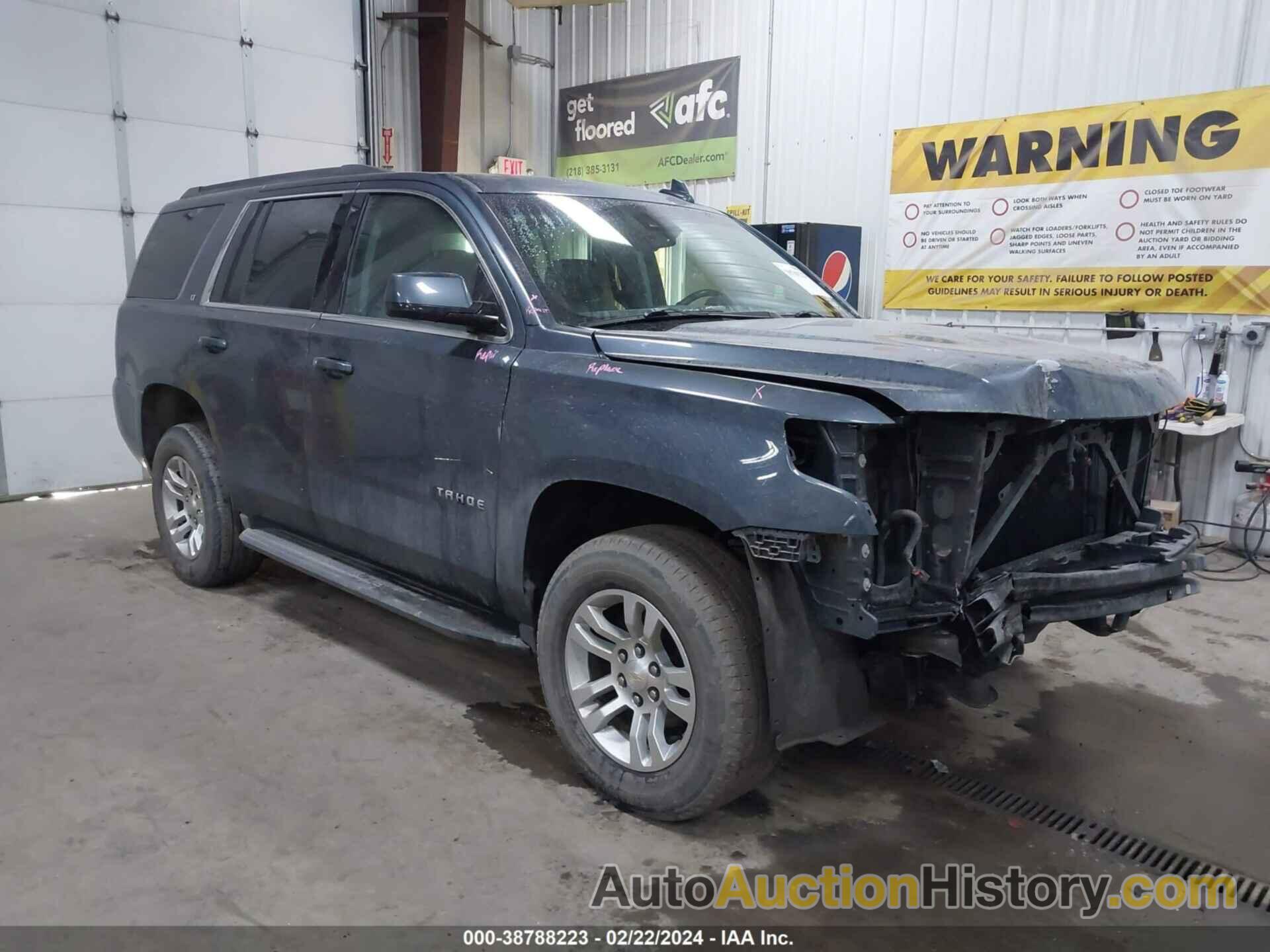 CHEVROLET TAHOE 4WD LT, 1GNSKBKC1LR215643