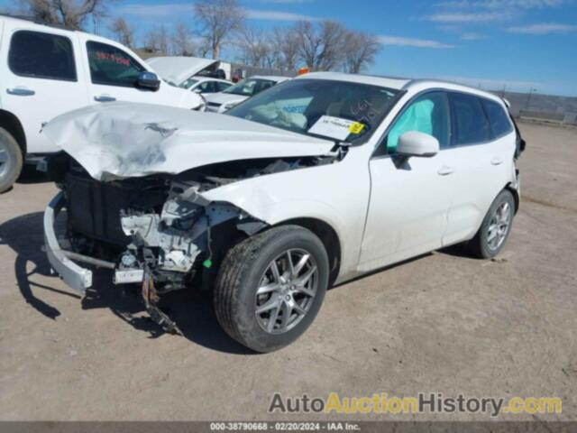 VOLVO XC60 T5 MOMENTUM, YV4102RK0L1582892