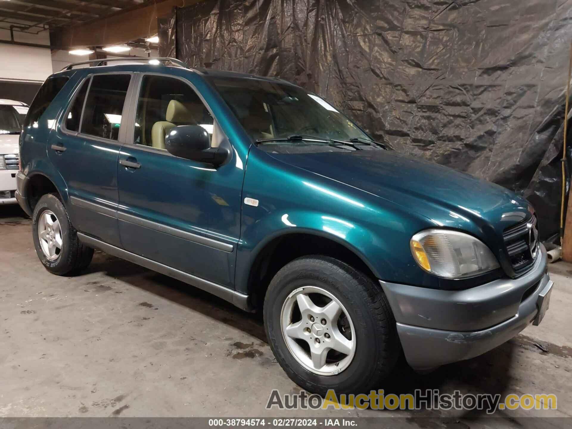 MERCEDES-BENZ ML 320, 4JGAB54E3XA068407