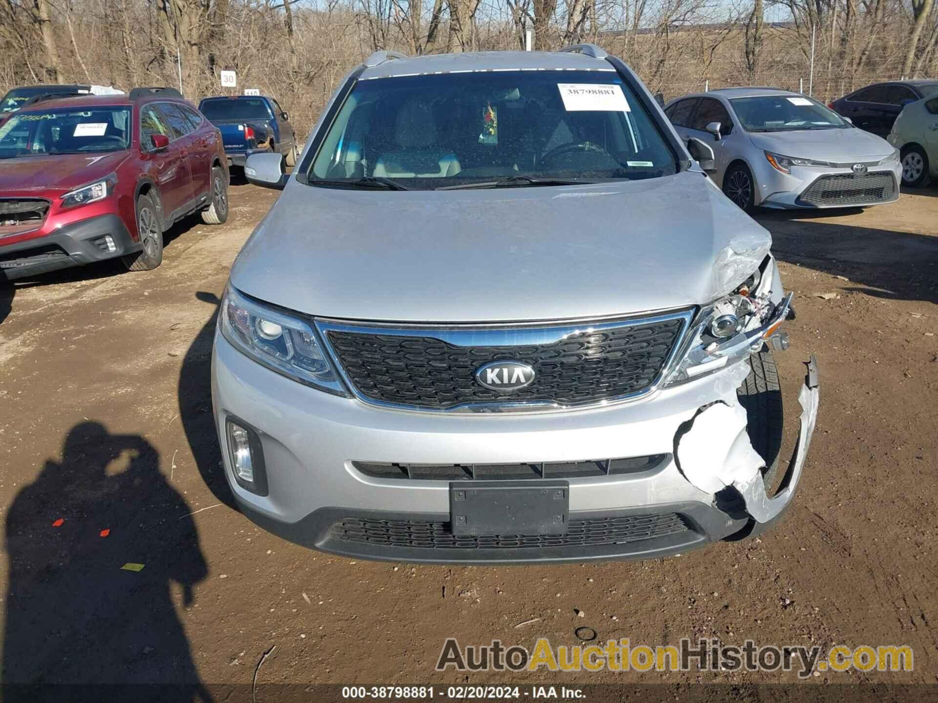 KIA SORENTO LX, 5XYKTCA67EG511453