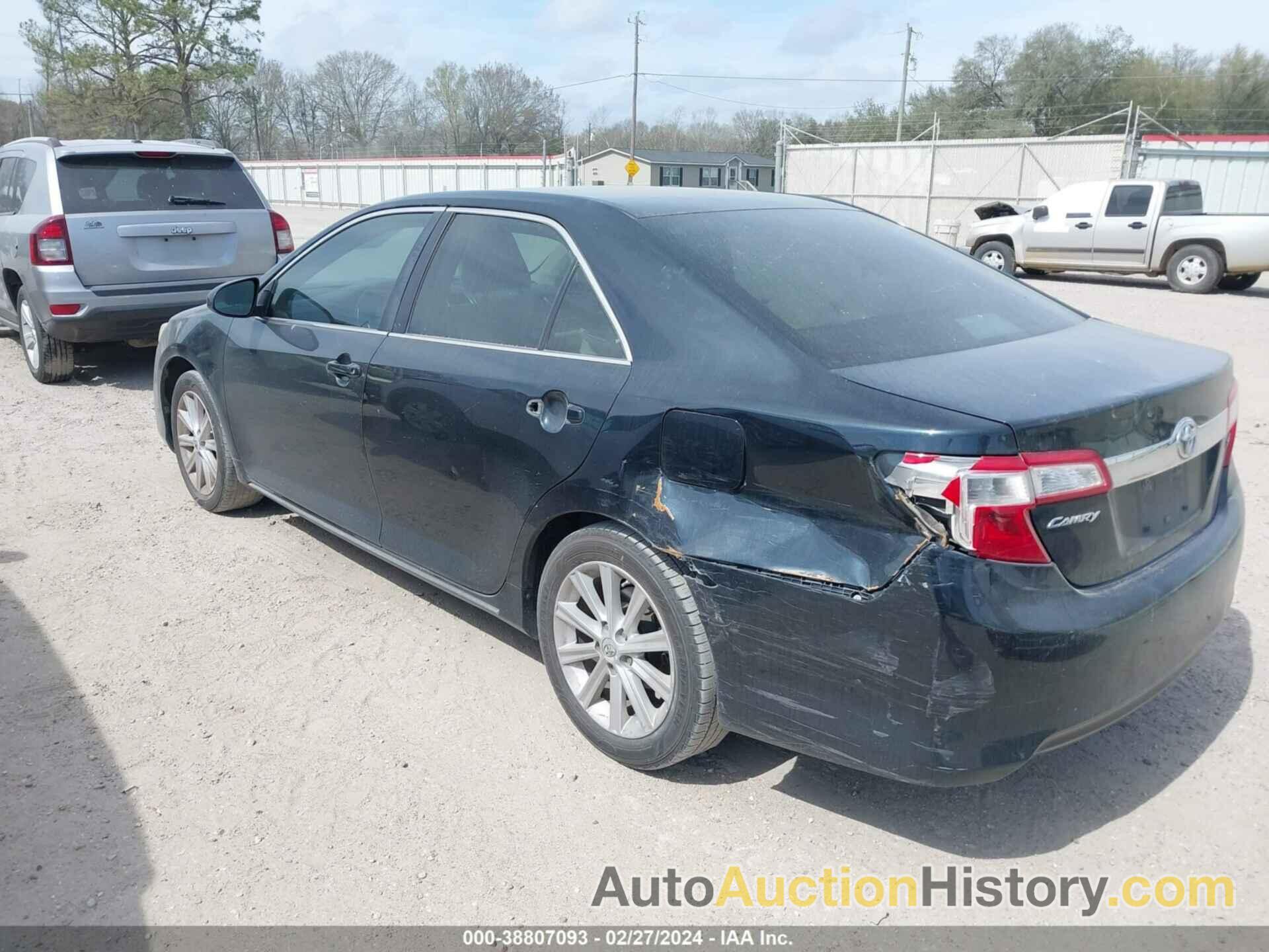 TOYOTA CAMRY XLE, 4T4BF1FK2DR327831