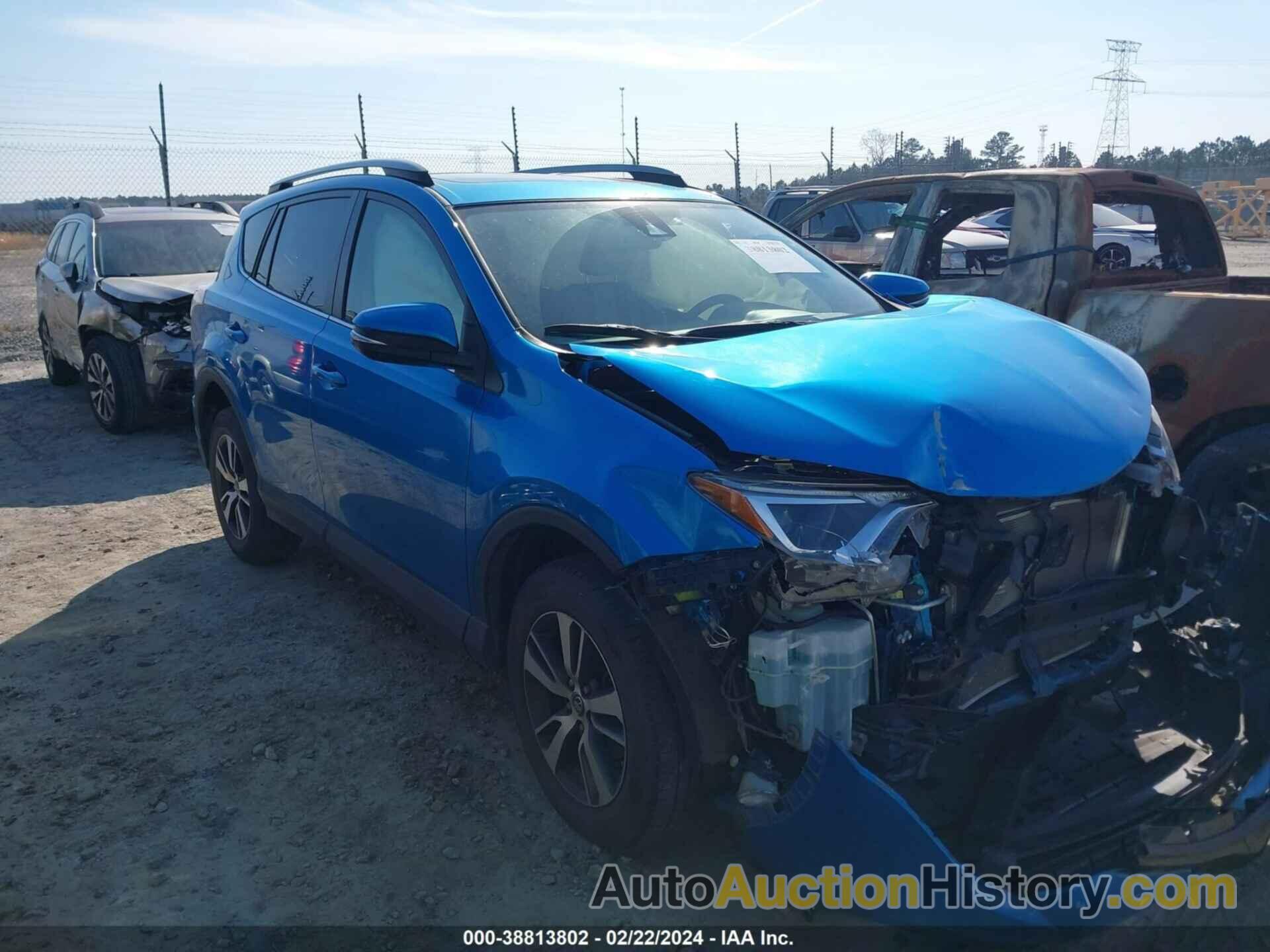 TOYOTA RAV4 XLE, JTMWFREV7JD131423