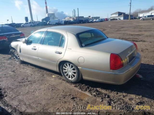 LINCOLN TOWN CAR SIGNATURE, 1LNHM81V46Y621425