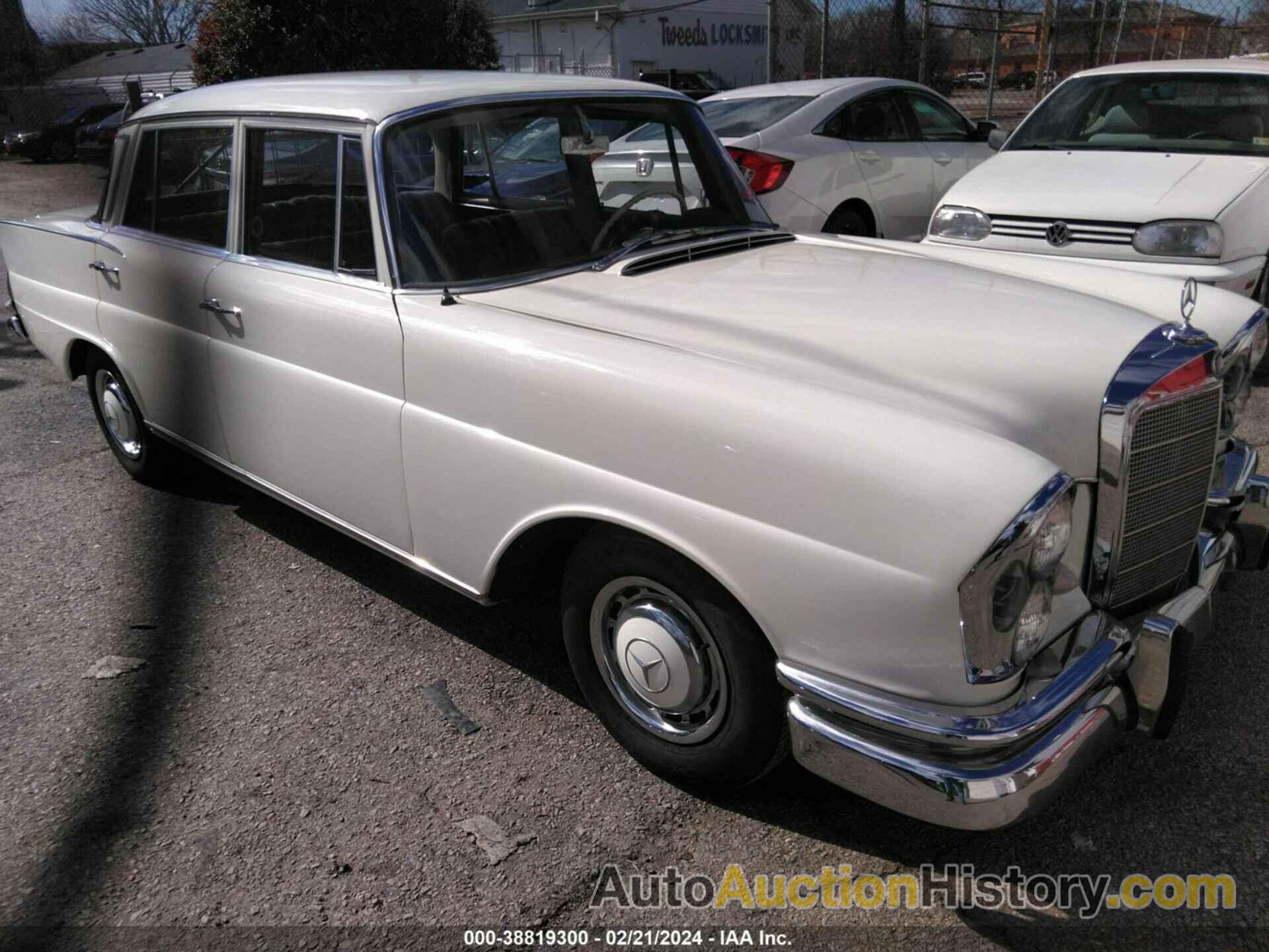 MERCEDES-BENZ 220, 11101212119971