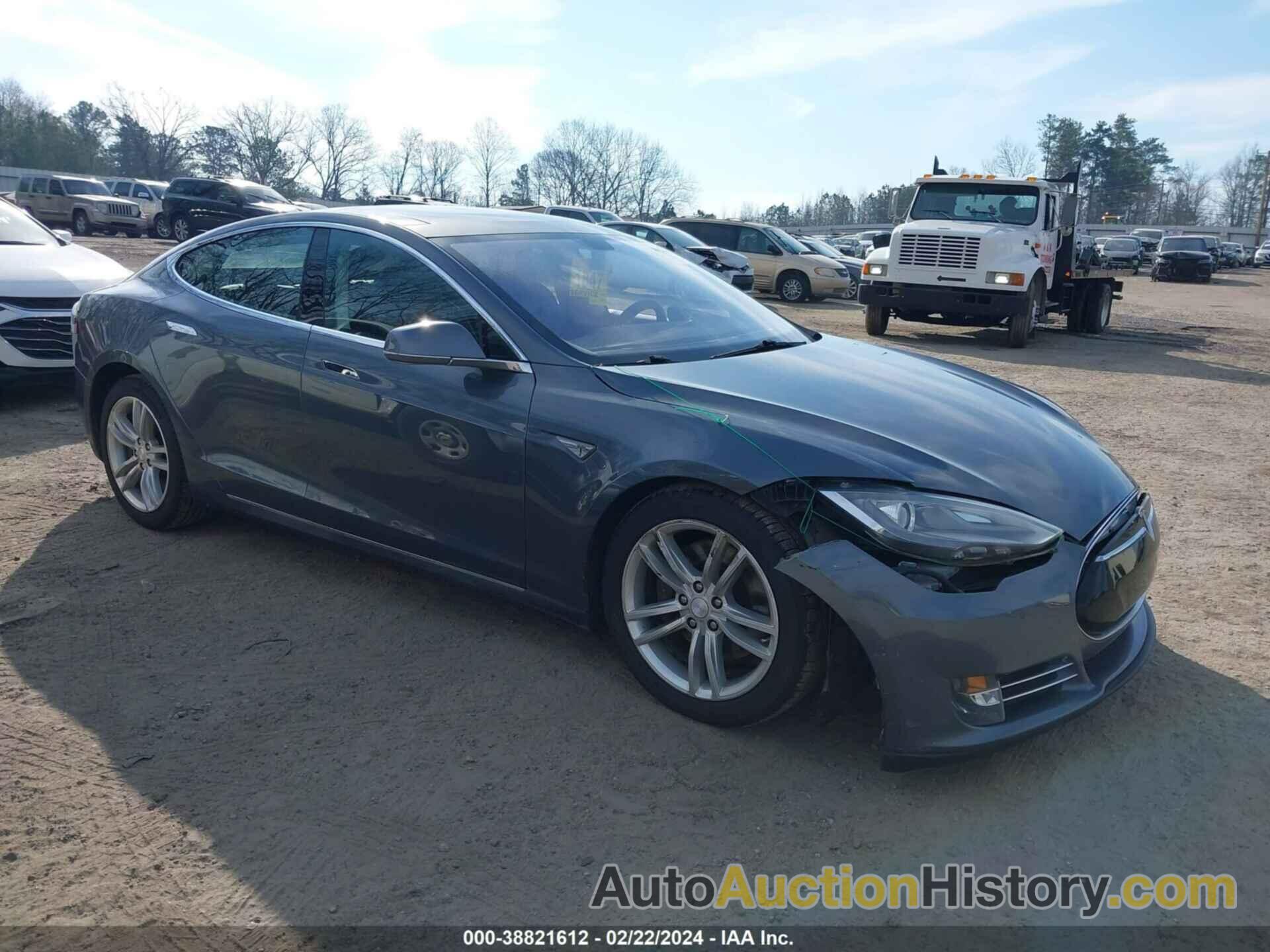 TESLA MODEL S, 5YJSA1CN8DFP21676