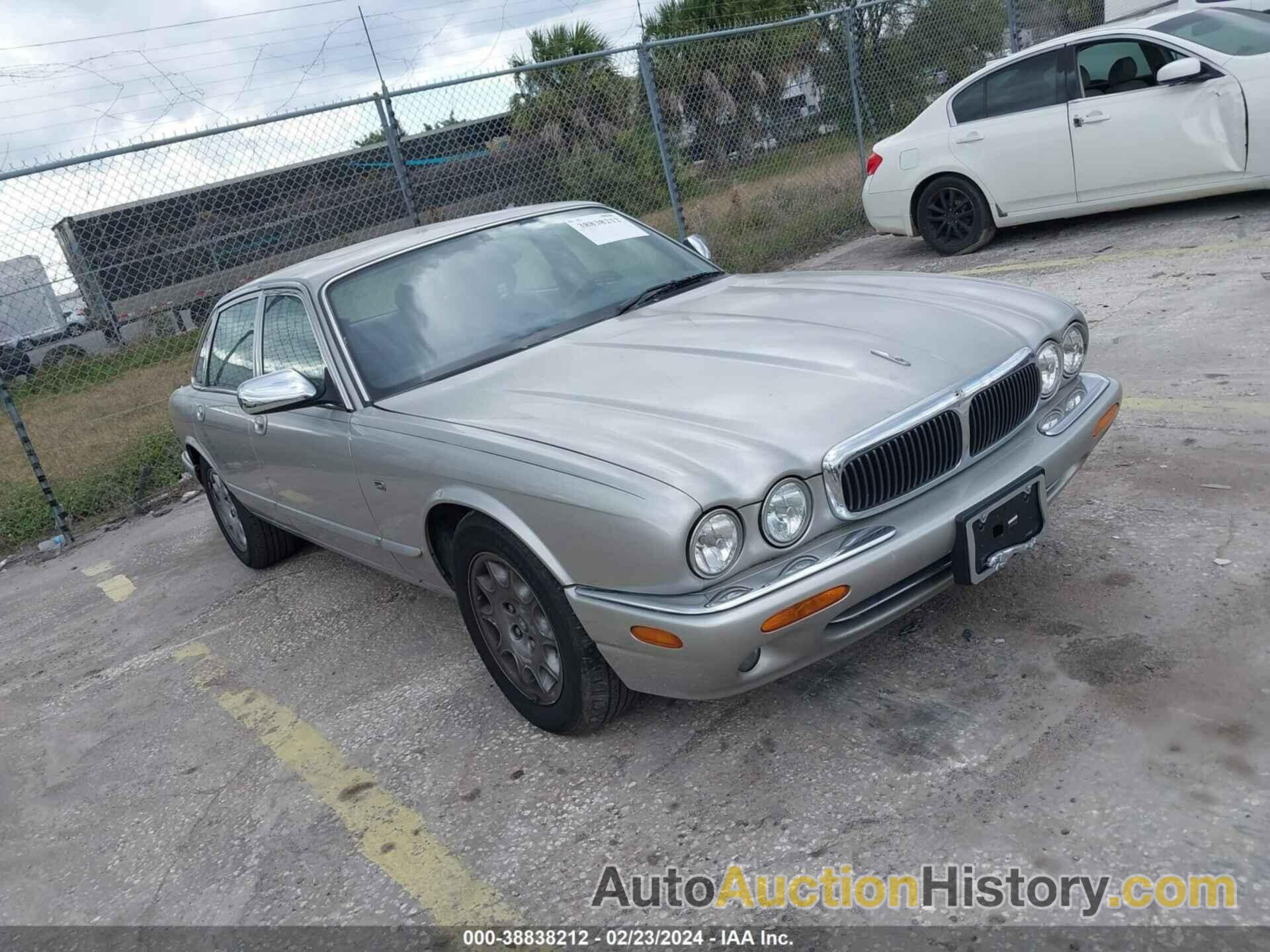 JAGUAR XJ8, SAJHX1046XC859689