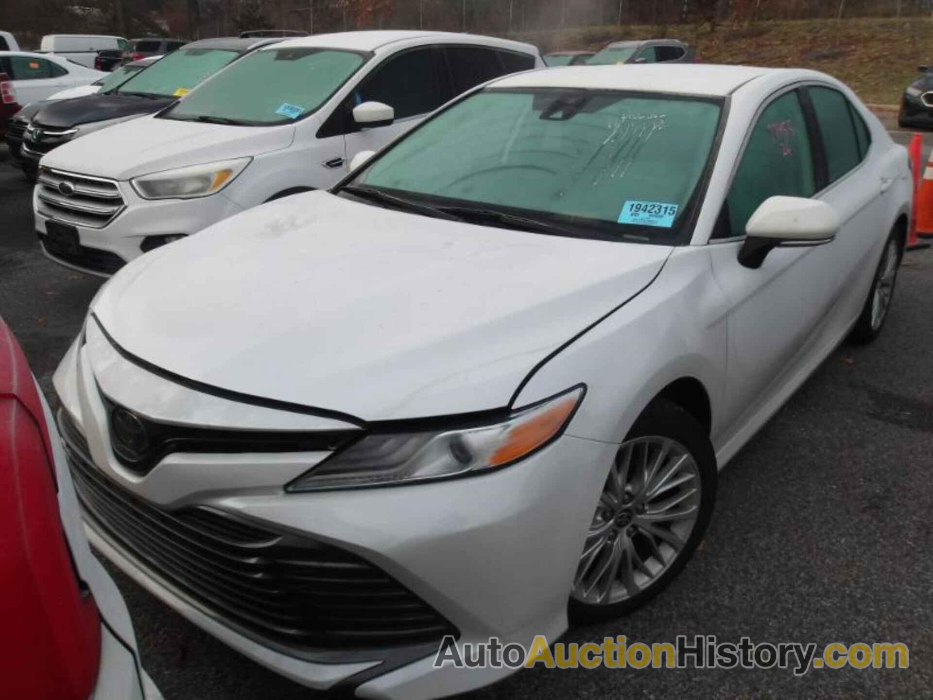 TOYOTA CAMRY XLE, 4T1F11AK9LU992418