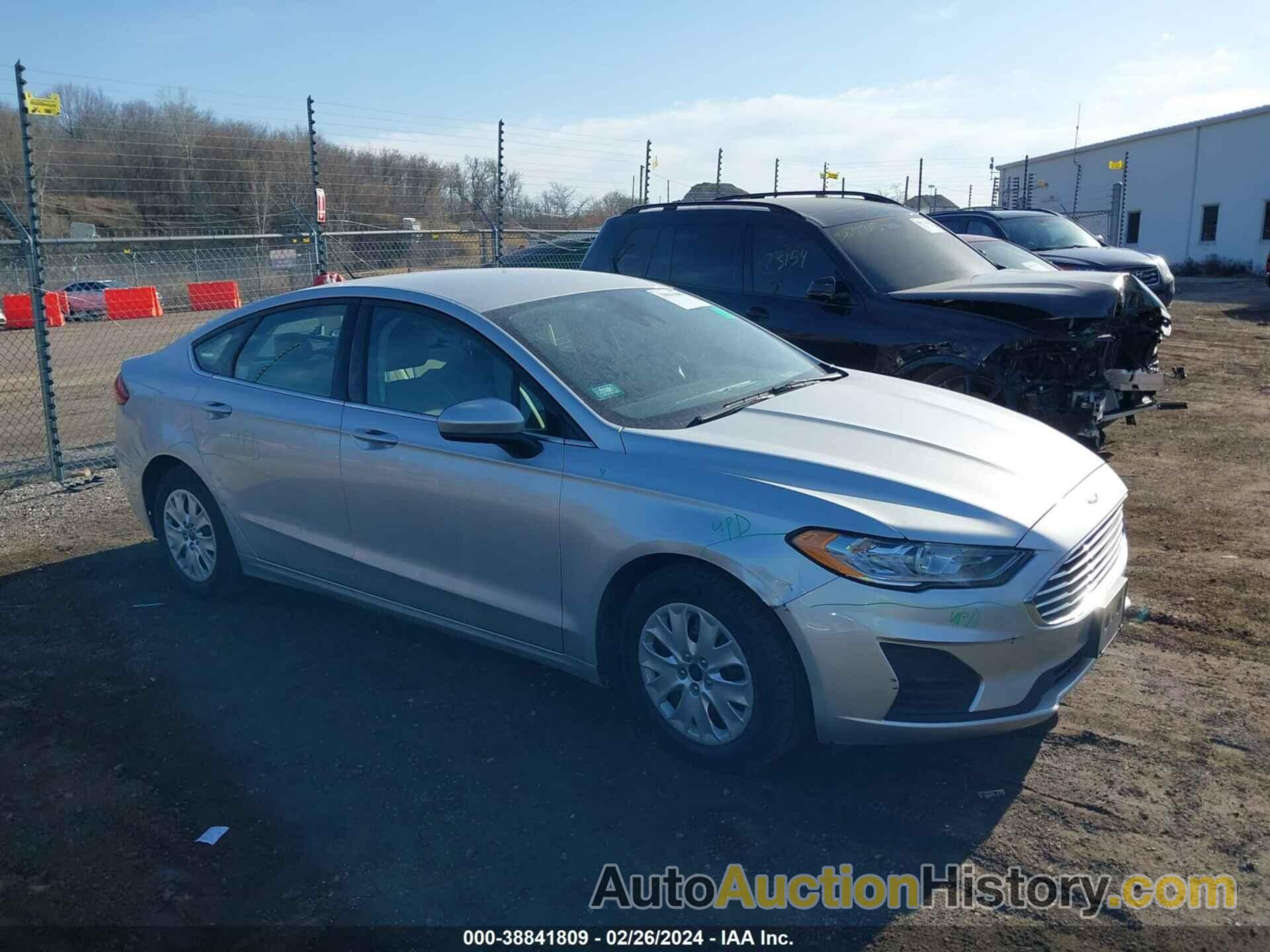FORD FUSION S, 3FA6P0G73KR195027