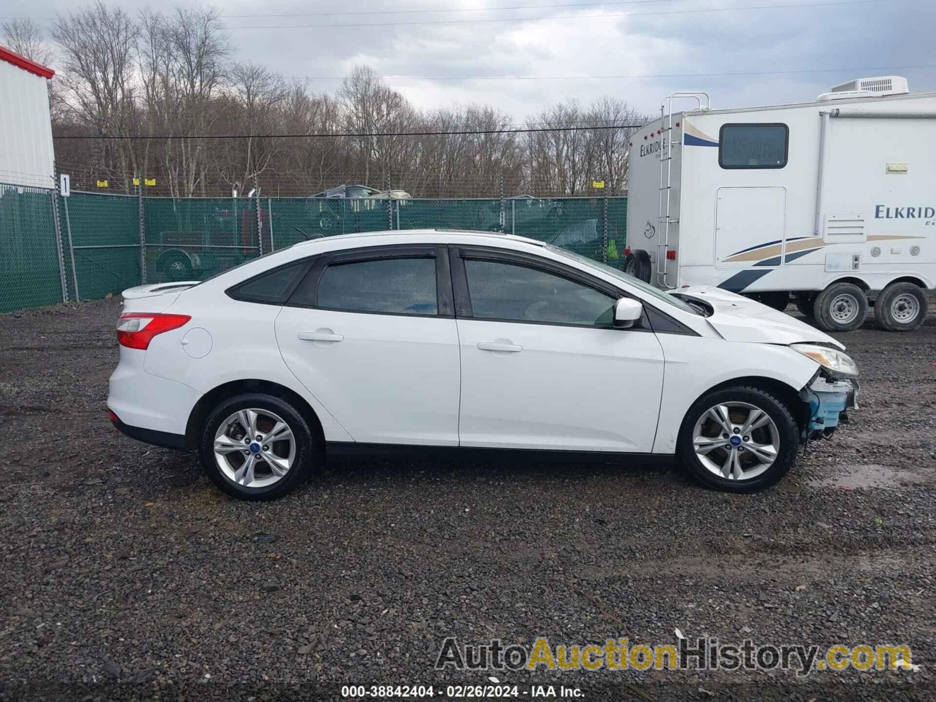 FORD FOCUS SE, 1FAHP3F25CL129921