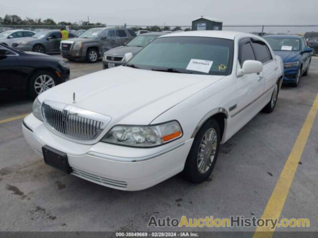 LINCOLN TOWN CAR SIGNATURE LIMITED, 2LNHM82V79X636908