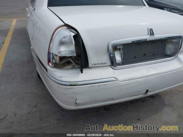 LINCOLN TOWN CAR SIGNATURE LIMITED, 2LNHM82V79X636908