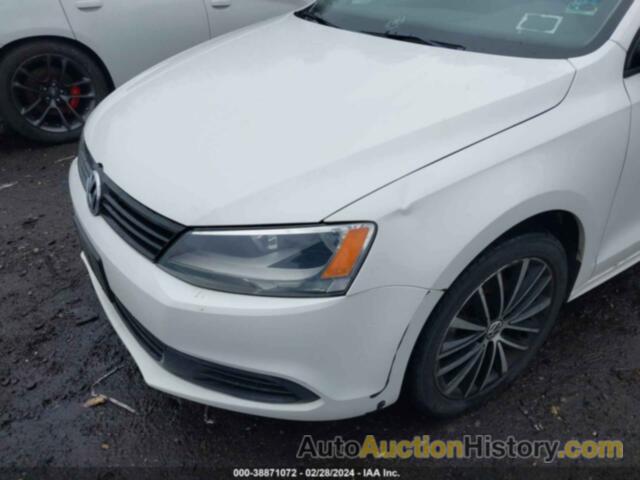 VOLKSWAGEN JETTA 2.5L SE, 3VWDZ7AJXBM372952