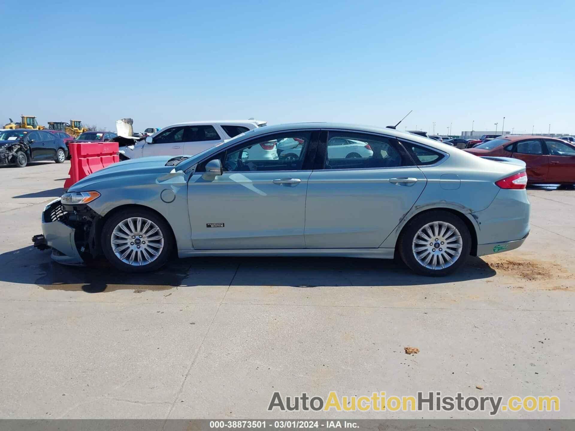 FORD FUSION ENERGI TITANIUM, 3FA6P0SU8DR261362