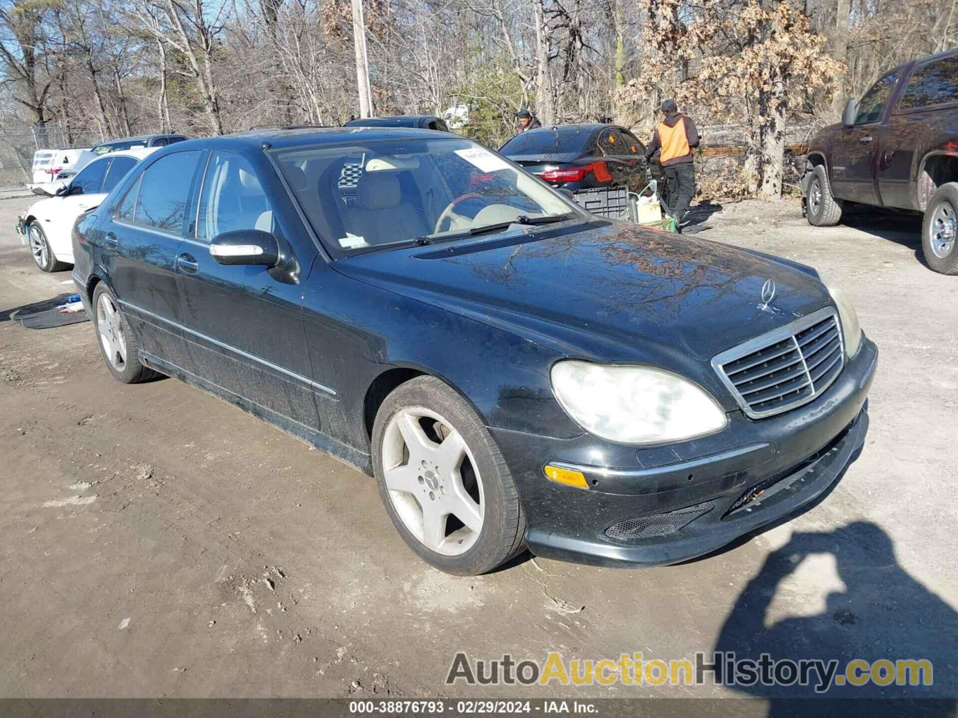 MERCEDES-BENZ S 500, WDBNG75J35A459020