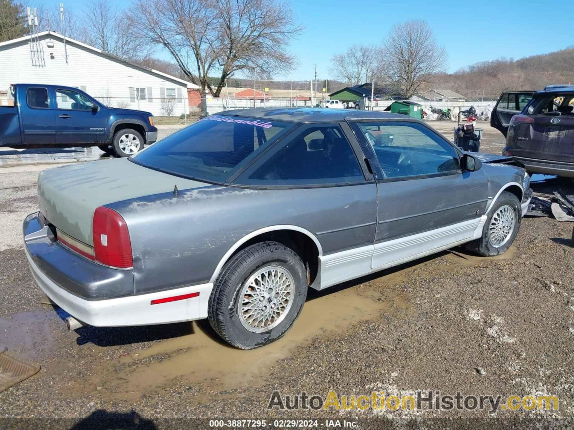 OLDSMOBILE CUTLASS SUPREME INTERNATIONAL SERIES, 1G3WR14WXJD391074