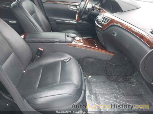 MERCEDES-BENZ S 550, WDDNG7DB8DA515582