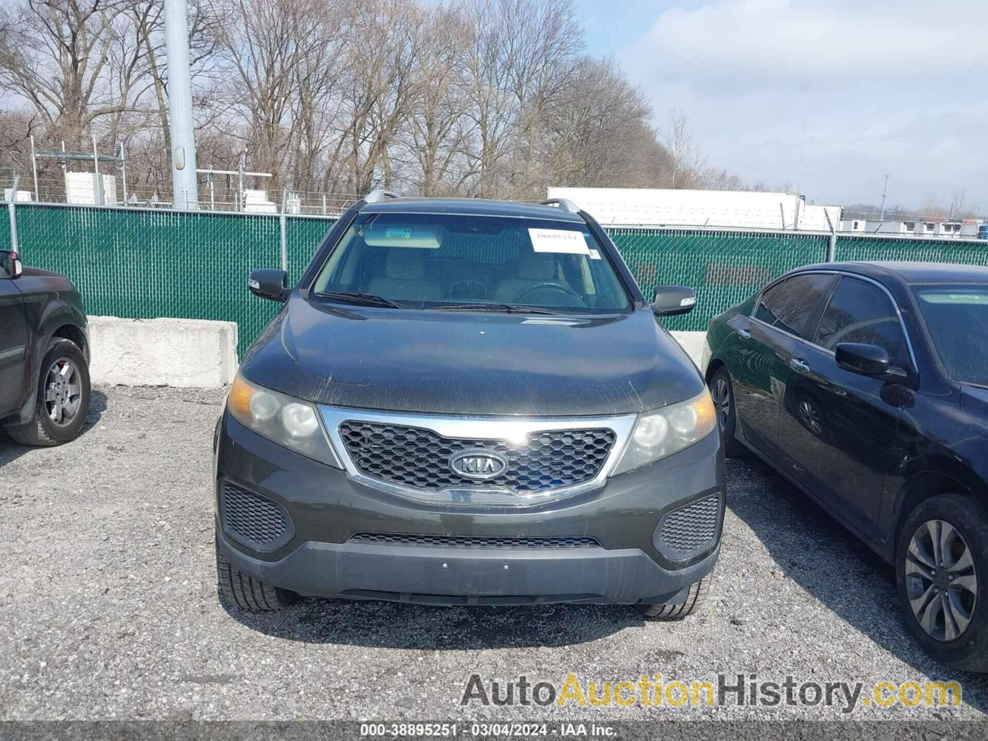 KIA SORENTO LX V6, 5XYKTDA25BG115021