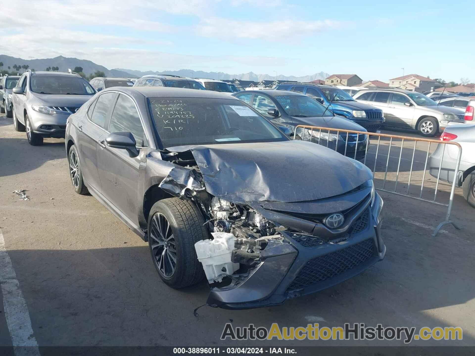 TOYOTA CAMRY SE, 4T1B11HK3KU209225