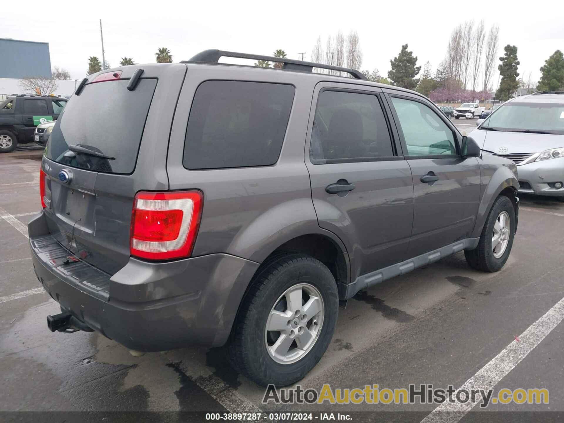 FORD ESCAPE XLT, 1FMCU0D71BKB25715