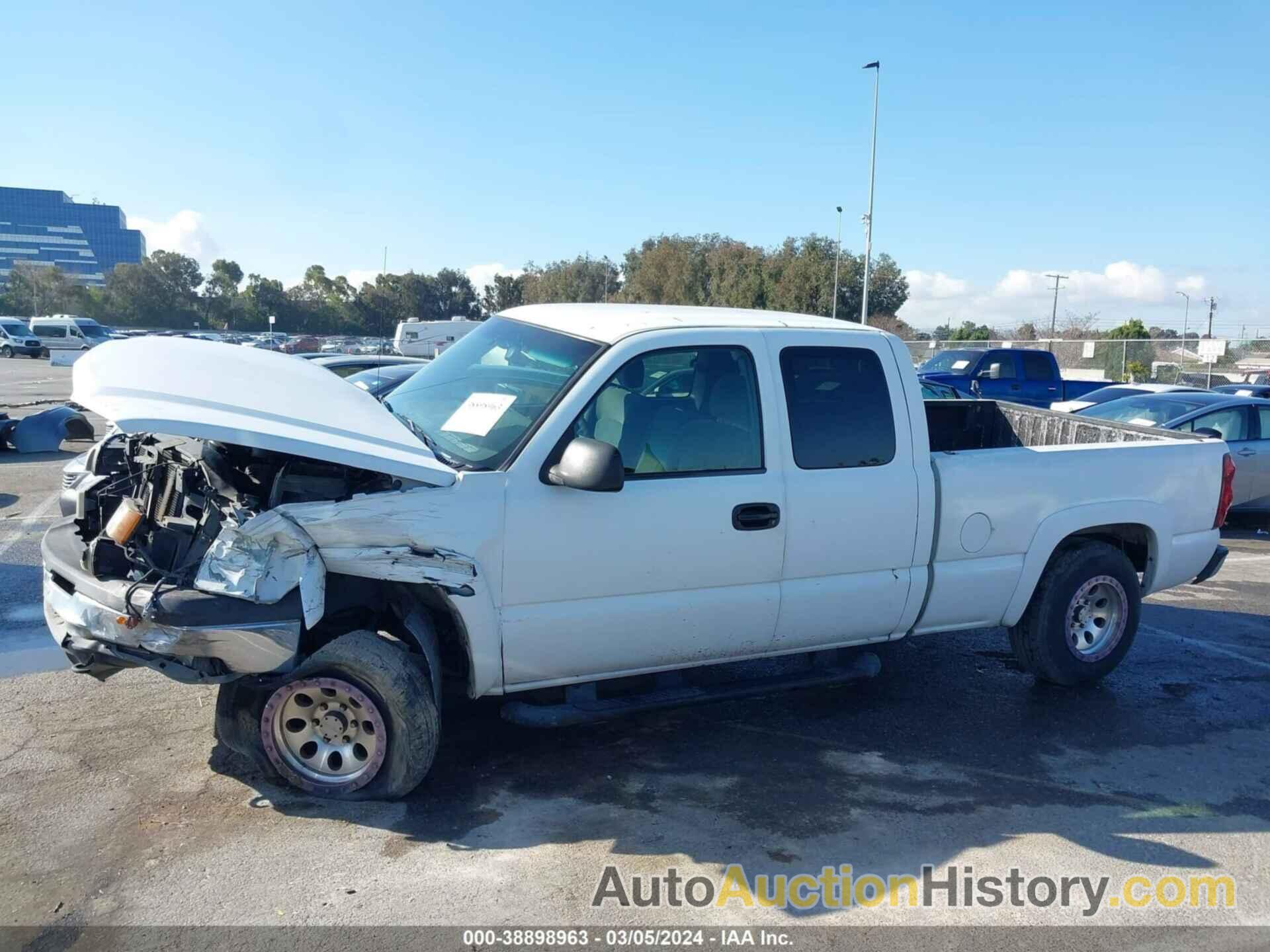 CHEVROLET SILVERADO 1500 LS, 2GCEC19V731192642