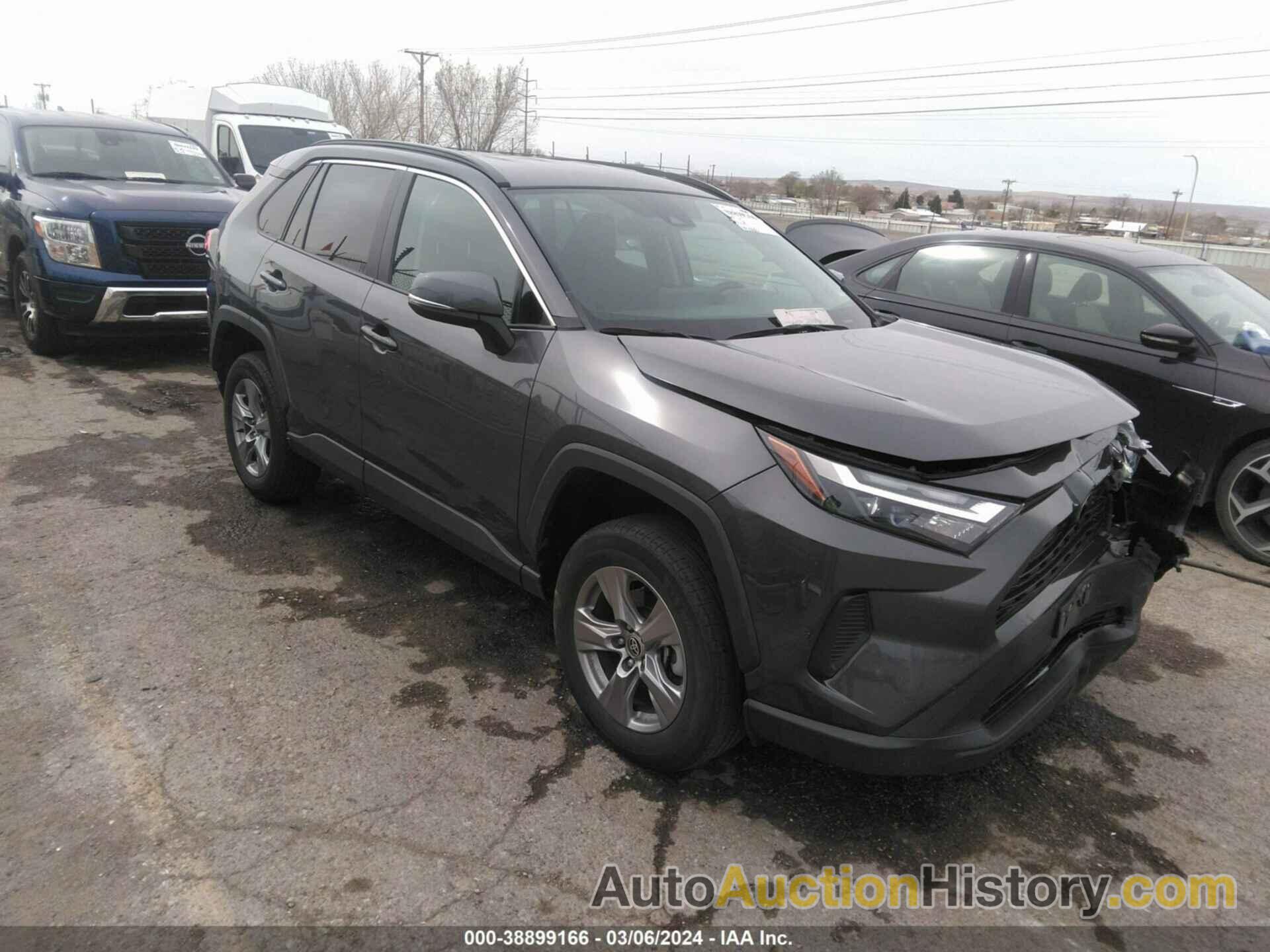 TOYOTA RAV4 XLE, 2T3P1RFV2NW270028