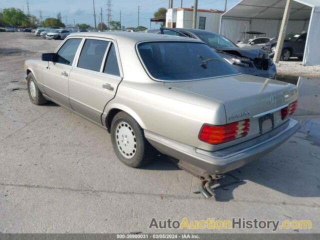 MERCEDES-BENZ 560 SEL, WDBCA39D9JA412820