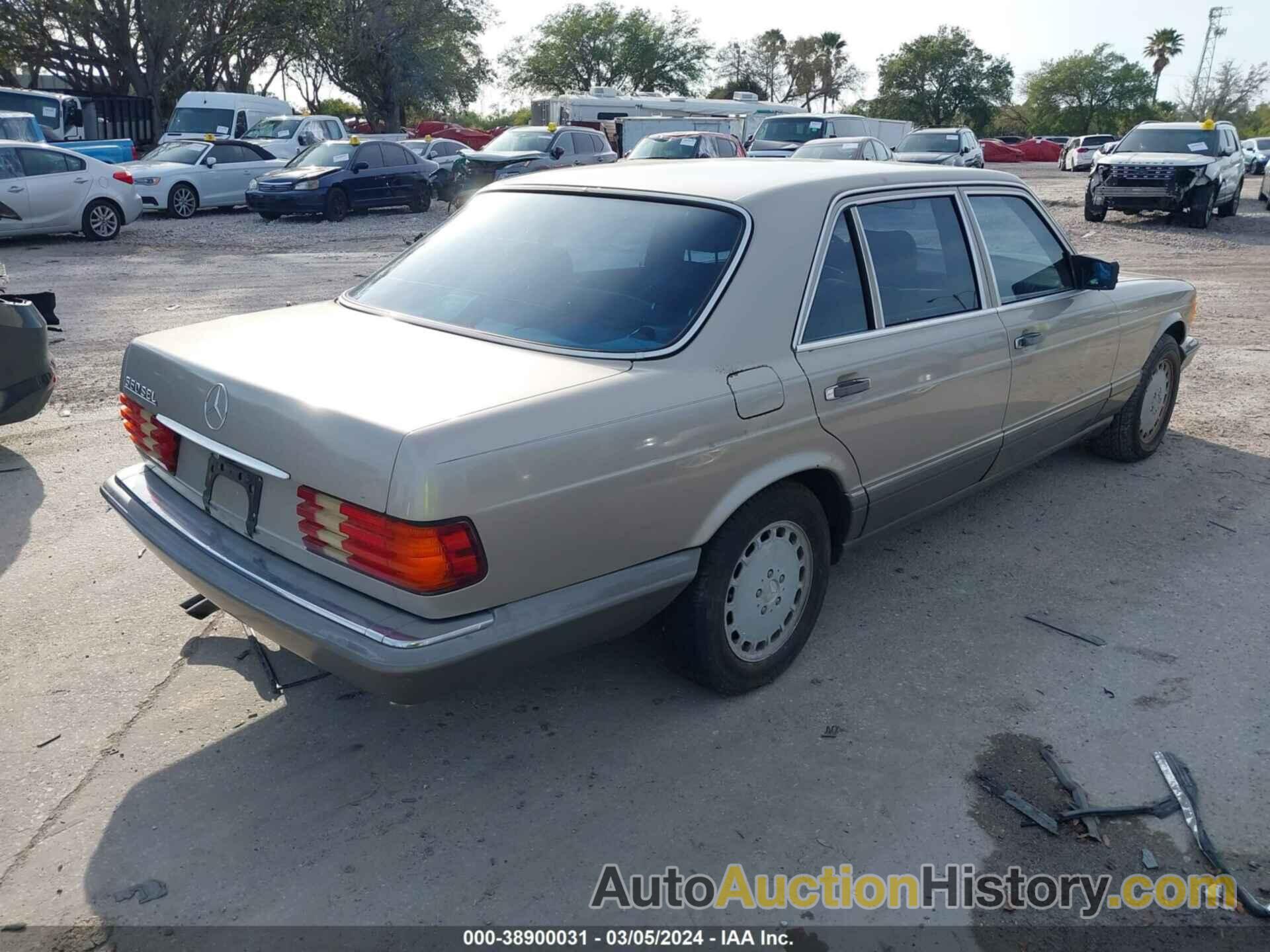 MERCEDES-BENZ 560 SEL, WDBCA39D9JA412820