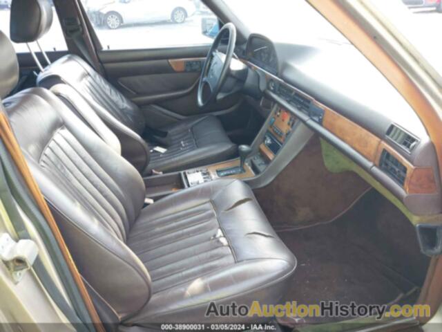 MERCEDES-BENZ 560 SEL, WDBCA39D9JA412820