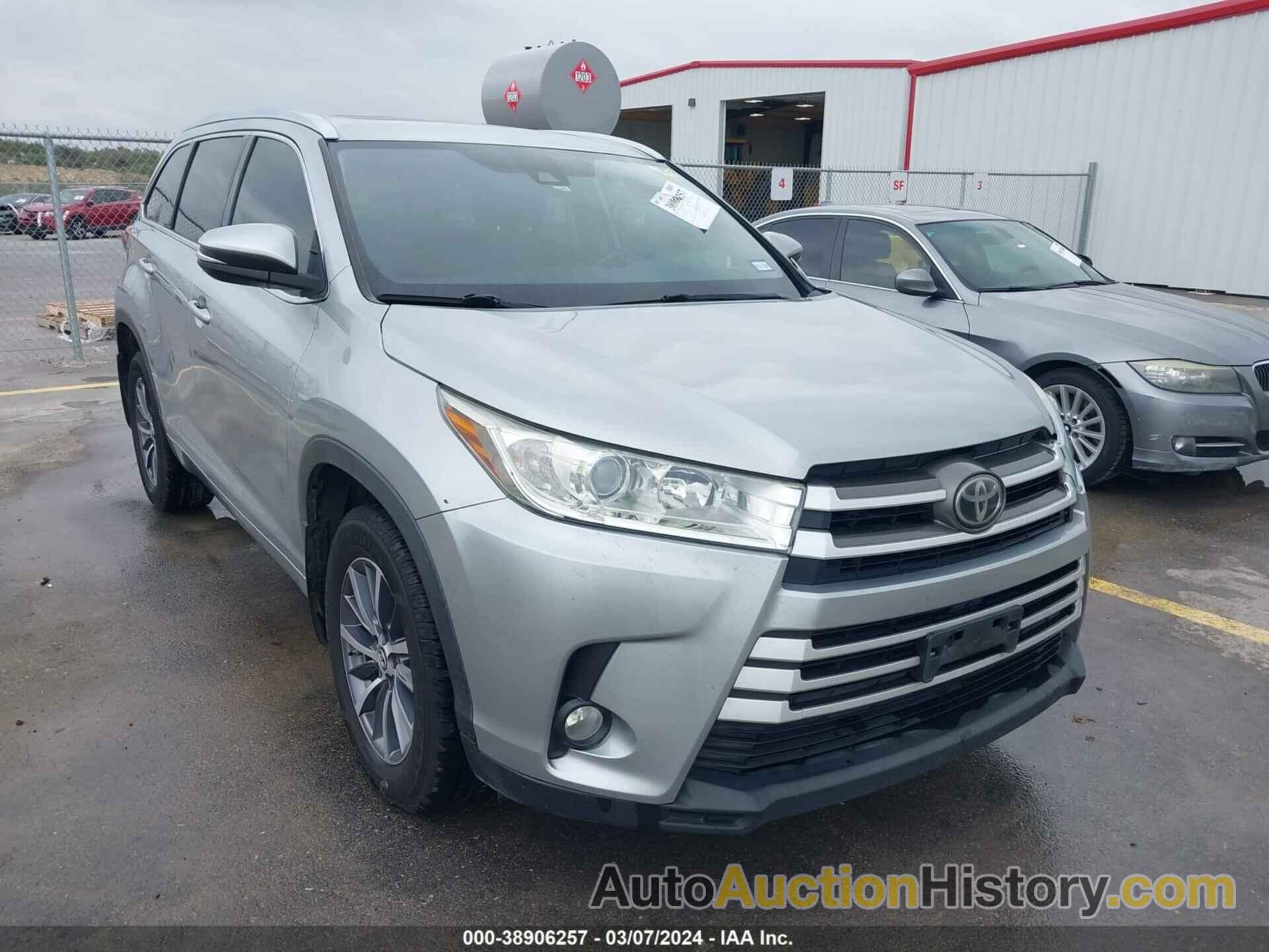 TOYOTA HIGHLANDER XLE, 5TDKZRFH3JS530087