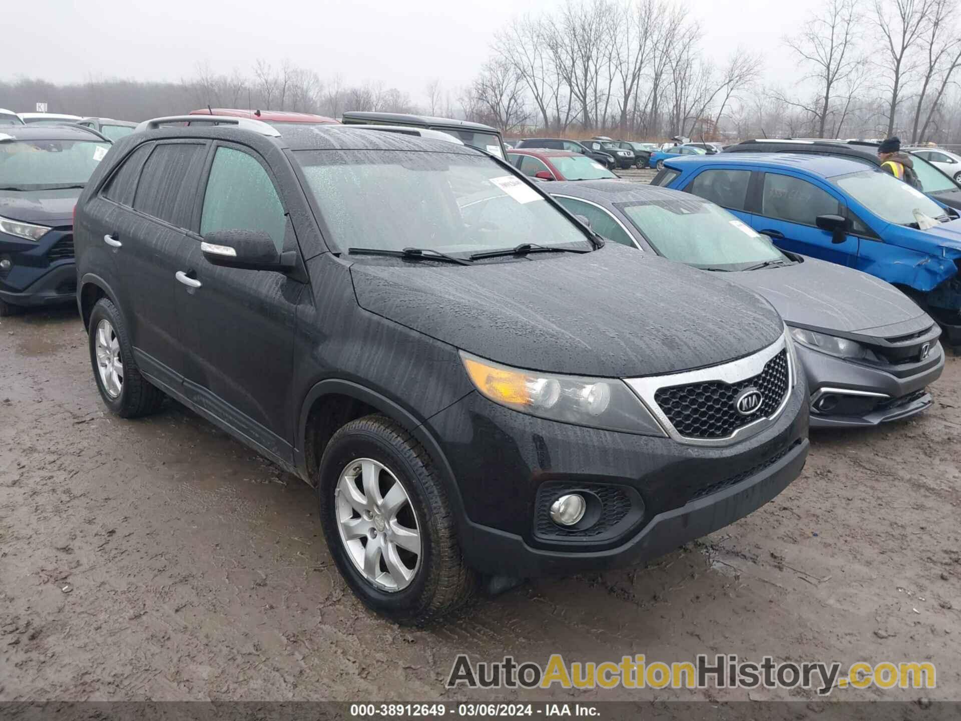 KIA SORENTO LX, 5XYKT4A13BG157436