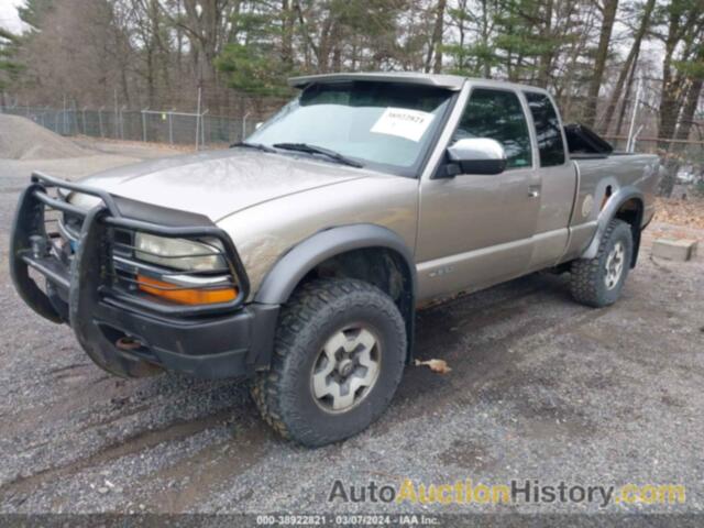 CHEVROLET S-10 LS, 1GCCT19W3Y8249679