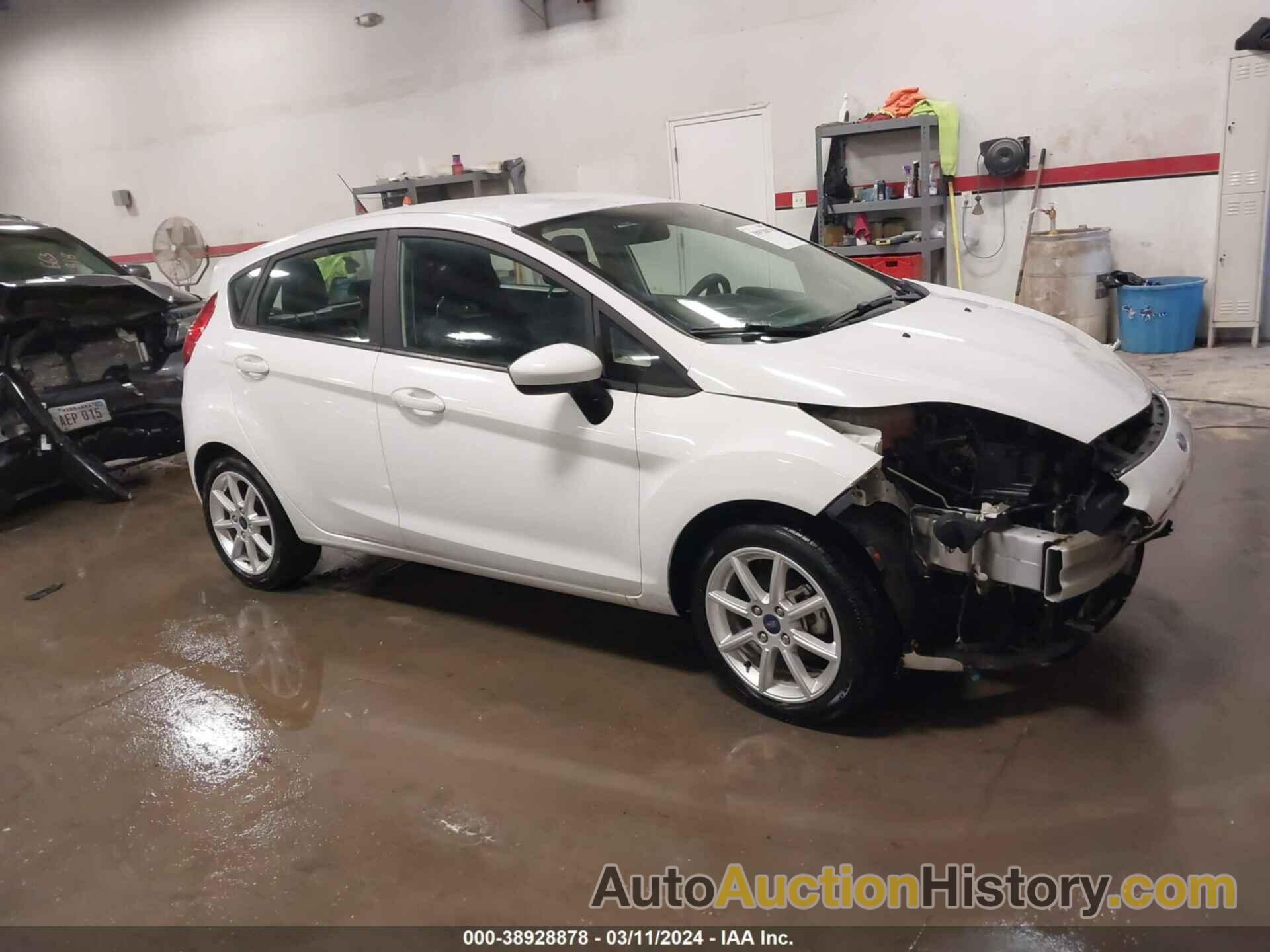 FORD FIESTA SE, 3FADP4EJ5KM143294